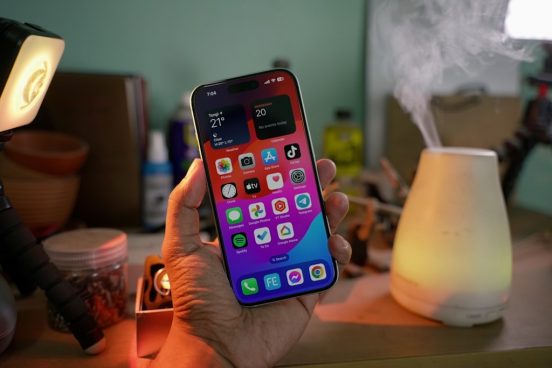 「iPhone 17」、ディスプレイの強化で保護フィルムが不要になる!?