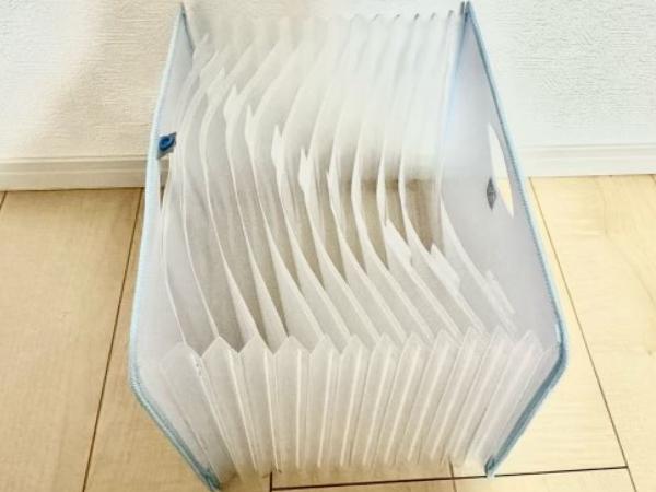 トリセツから子どもの学校プリントまで。紙類の収納には「大容量仕分けファイルボックス」！