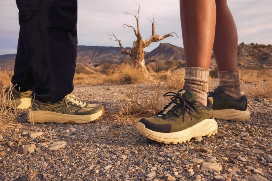 HOKAがEND.と初コラボ！ 人気モデルに自然からインスパイアされたカラーを採用