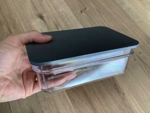 ディノスの「蓋がまな板になる保存容器」必要な分だけカットできるから食材はいつでも新鮮！