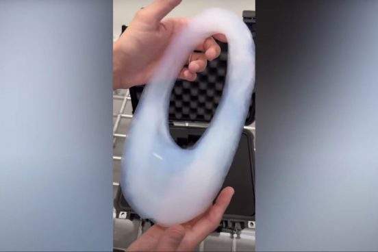 空気からバッグができた！ 果たしてその価値は…