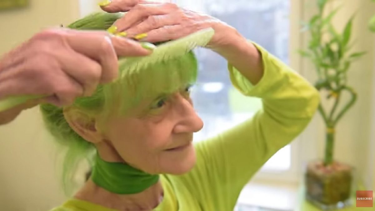 とにかく緑色が好き！ 英米で超話題の83歳の女性とは？