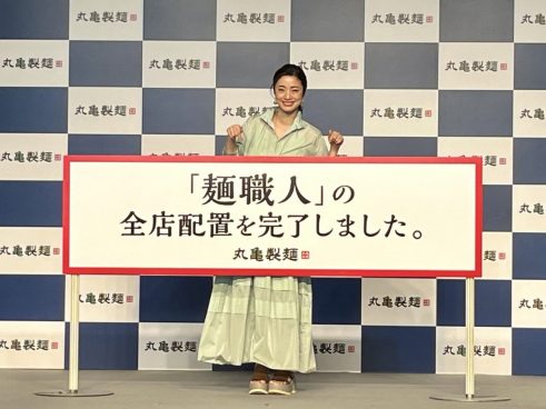 上戸彩、知らずに声をかけた“まさかの人物”に謝罪。「丸亀製麺」新TVCM発表会に登壇