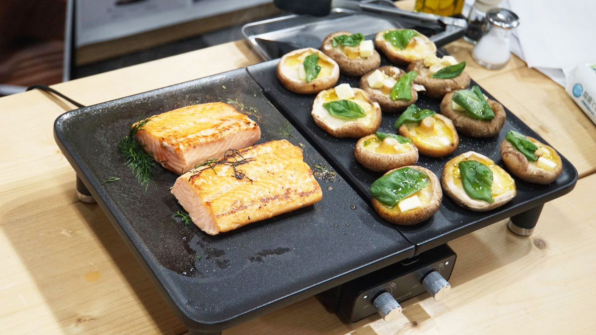 「片面セパレート可」で面積が変わる！ 大ヒットブランド「evercook」の変形ホットプレートを見に行った