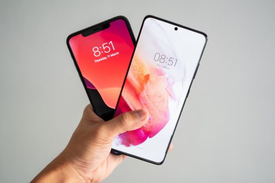 Galaxy S24とiPhone 15が「5G通信速度」対決！ 圧倒的な差が判明