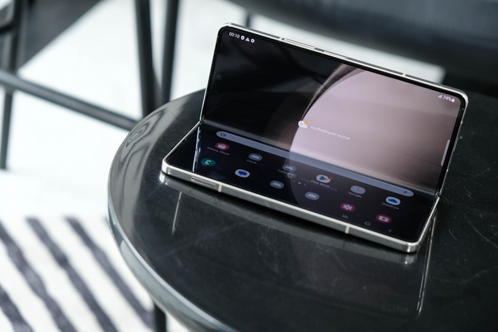 噂は本当だった！ 高級折りたたみスマホ「Galaxy Z Fold 6 Ultra」の決定的な証拠が見つかる