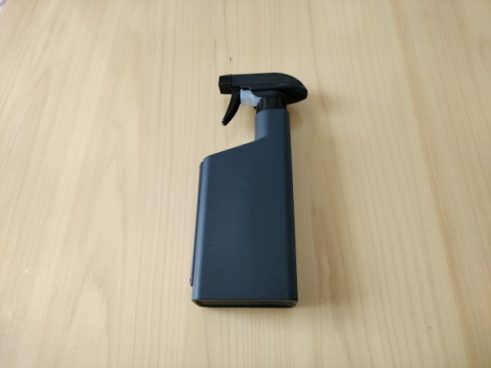 「マグネットで取り付けられるスプレーボトル」なら見える収納で使い勝手抜群