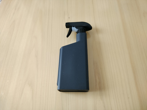 「マグネットで取り付けられるスプレーボトル」なら見える収納で使い勝手抜群