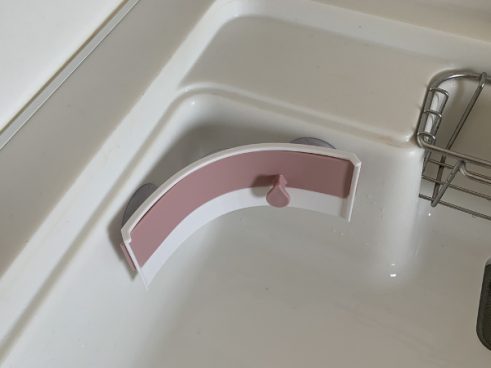 場所も取らない匂いも出さない！ 三角コーナー「パコン！ としまるゴミ袋ホルダー」