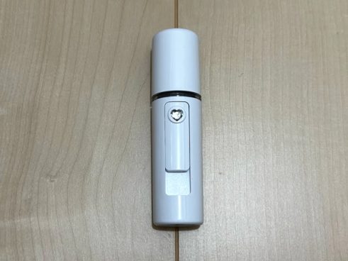 小さくてもしっかりミスト！ 手軽に使える「携帯用フェイススチーマー」