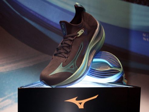 ミズノの「スムーズ スピード プロジェクト」はステージ2へ突入。ジョグに注力したニューモデル「MIZUNO NEO VISTA」を発表