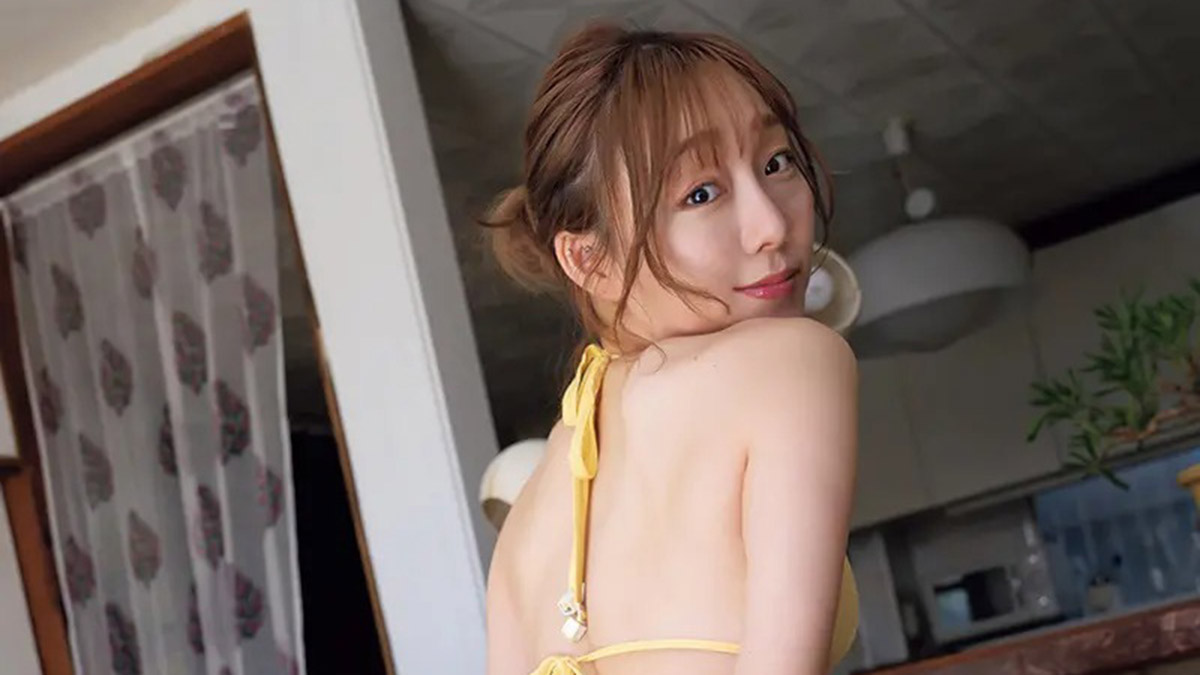 よゐこ有野晋哉のBOMB連載300回ご褒美グラビアに須田亜香里が水着で登場！4・8トークイベントに本郷柚巴＆甲斐心愛もゲスト出演