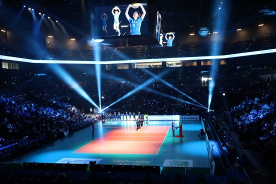 観客の応援で「試合前の照明」が変わる⁉️ Vリーグに試験導入された期待感しかない演出