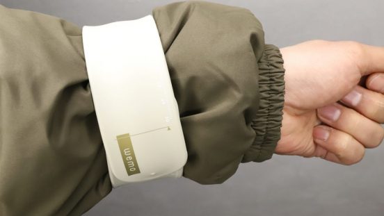 服の上からメモを“重ね着”？「wemo PRO」に天才的発想がもたらす進化した使い勝手とは？