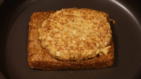“煮込みハンバーグ”がお湯を注いで2分で完成！アマノフーズ「フリーズドライの匠」から限定販売中のふわとろハンバーグ