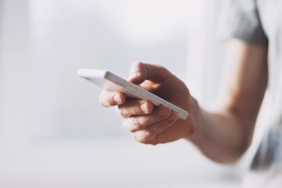 スマホの「文字の打ち方」で世代がバレる！ 5つのパターンとは？