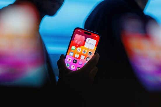 次期「iPhone 16 Pro」、ディスプレイが現行モデルより20%も明るくなる？