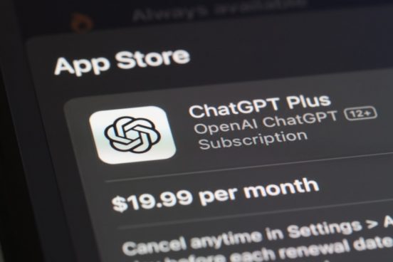 アップルとOpenAI、「iOS 18」のAI機能で合意間近!?