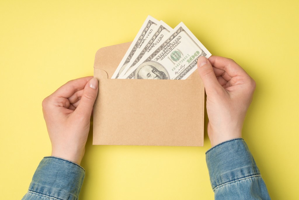 現金と封筒でお金が貯まる！ SNSで話題の貯金術とは？