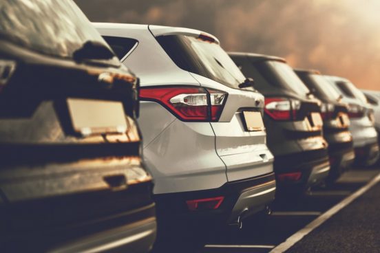 買い物後にクルマを運転したら「何か変」。米男性が駐車場で起こした珍事件とは？