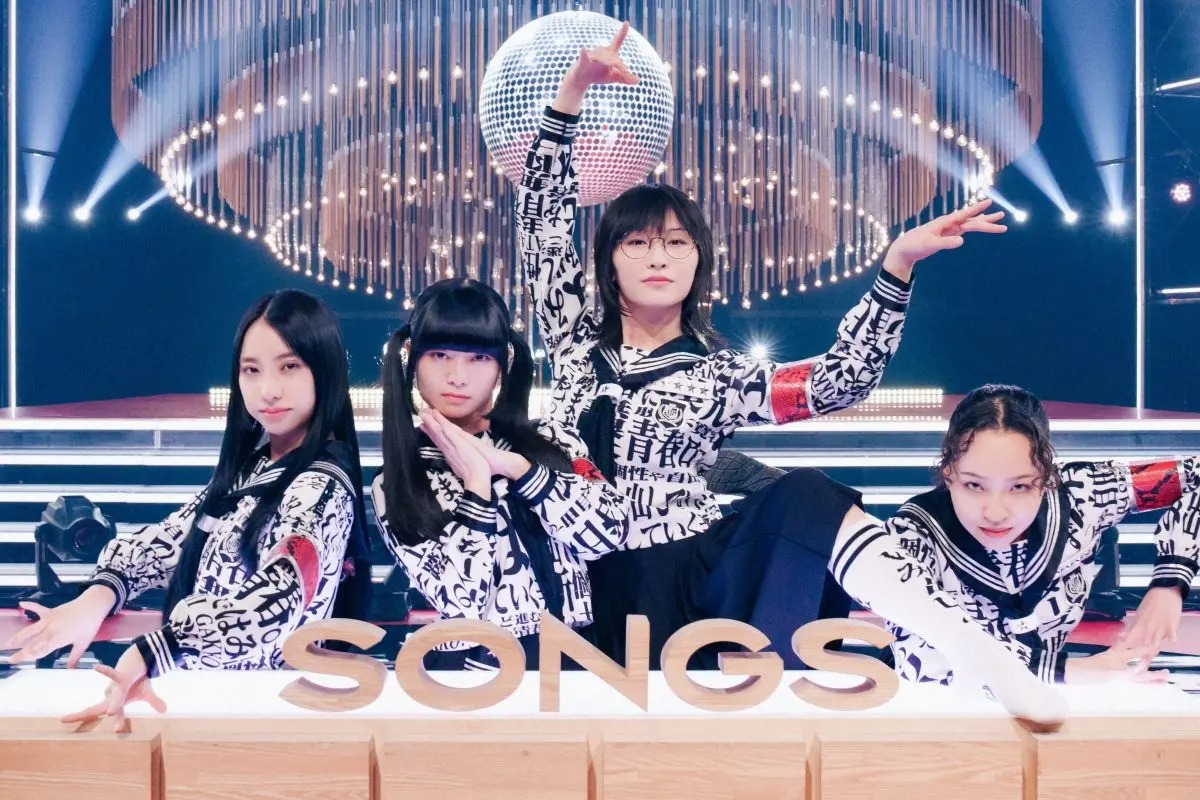 新しい学校のリーダーズが『SONGS』初登場！ブレイク前に通い続けた元オフィスでのロケ＆「コーチェラ・フェスティバル」リハーサルに密着