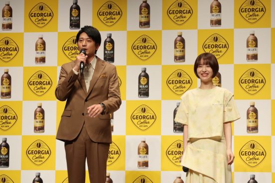 「妻だったんですけど」向井理のエピソードに浜辺美波と河村勇輝が驚き。「ジョージア」ブランドセレブリティ就任