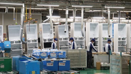 同ラインでも作る冷蔵庫の種類が違う!?  パナソニック草津工場へ「品質へのこだわり」を見にいった