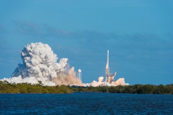 スペースXの「Falcon Heavy」、米国海洋大気庁の気象衛星を初めて宇宙へ