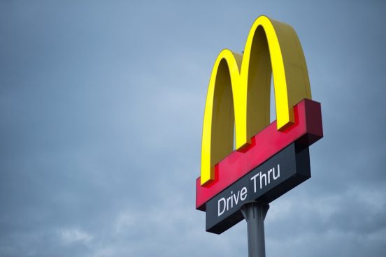 米マクドナルド 、ドライブスルーへのAI導入を断念！ 精度が…