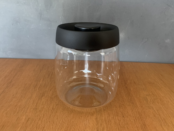 味を染み込ませるのに特化したポット!? 時短、しかも電源不要「押すだけ真空調理ポット」