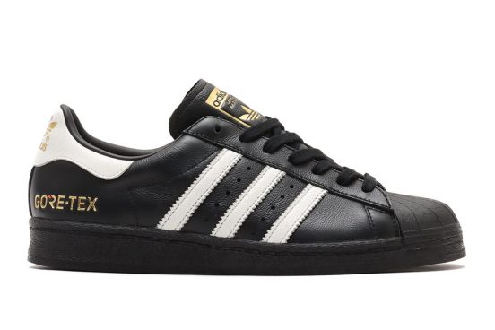 アディダス「SUPERSTAR 82」atmos別注ならではのギミック、“GID-SNK”を採用