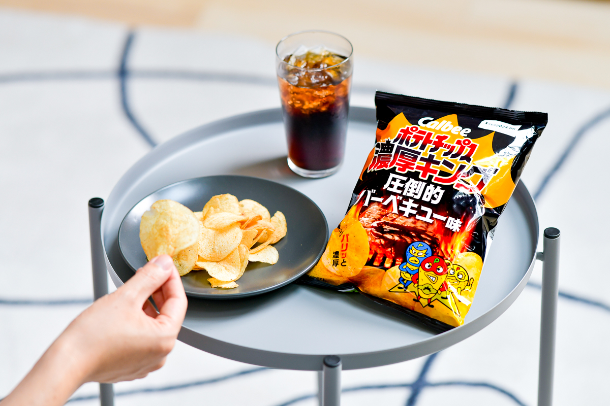 酒に合うぞ、映画に合うぞ、ゲームに合うぞ。「ポテトチップス濃厚キング」でオフが濃厚になってしょうがねぇ！