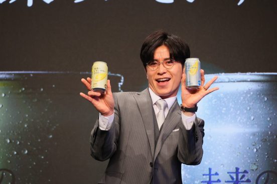 薬指に指輪キラリ。新婚・オリラジ藤森慎吾、目指すは“未来のレモンサワー”のレモン「妻との愛の熟成」一方で悩みも……