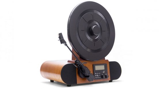 目でも音楽を楽しむ縦型レコードプレーヤー。モダンとレトロが交わる「Fuse Vert」