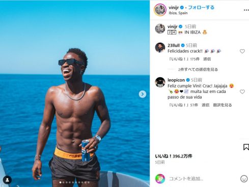 アスリート界では常識？レアル・マドリードのヴィニシウスJr.が水着スタイルを披露「超短丈がトレンド継続のようね」