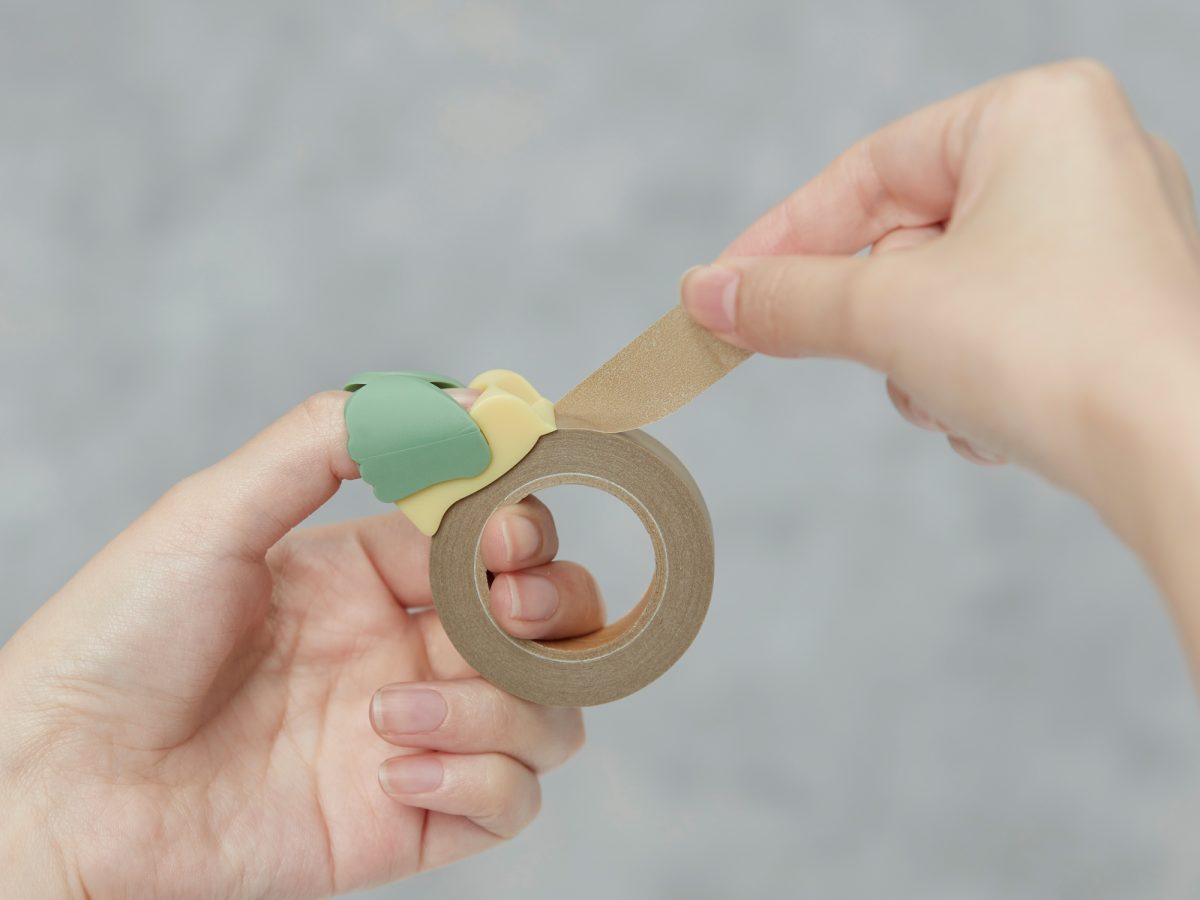 小鳥のような見た目に胸キュン！親指に装着するマスキングテープカッター「kiritoRING(キリトリング)」