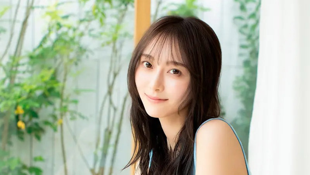 乃木坂46弓木奈於がタンクトップ＆短パン姿で爽やかスマイル【独占カット】