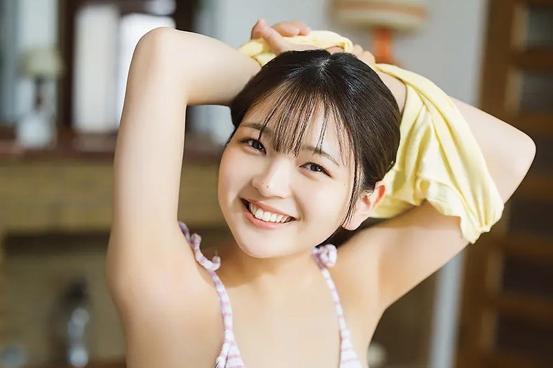 福留光帆がチェックのビキニ姿でヘルシー美ボディ披露【独占カット】