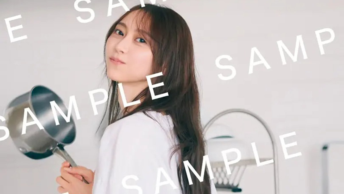 乃木坂46弓木奈於、Tシャツ＆パンツ姿でキッチンに立つ！1st写真集「天使だったのか」封入特典ポストカード第2弾公開