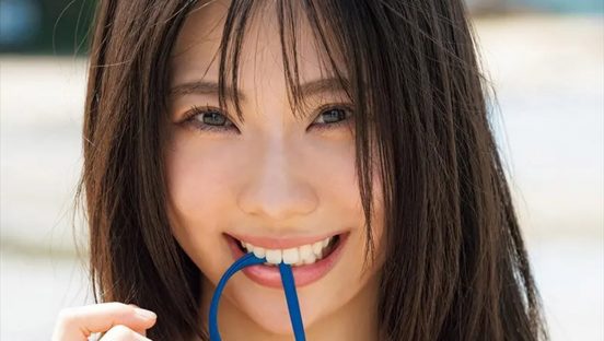 グラビア界のレジェンド・鈴木ふみ奈、最新写真集で美ボディ披露　表紙＆先行カット公開【コメントあり】