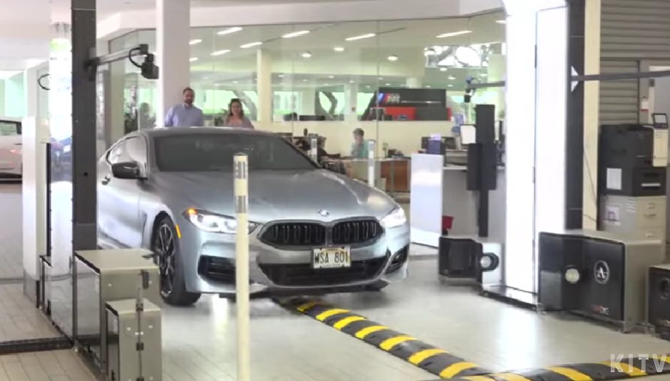 ハワイのBMW、民間初の「クルマ用MRI」を導入！ 愛車を調べるのは…