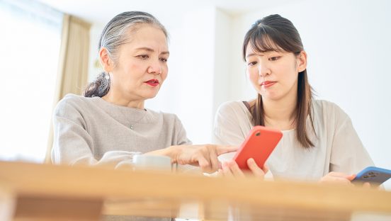 親のスマホどうするか問題。「小容量ギガ+通話し放題」でお得な選択肢は？