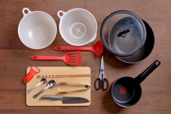 一人暮らしの自炊にまず必要なものは？絶対用意すべき調理器具・調味料と買い出しのコツ