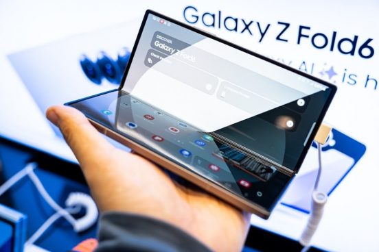 「Galaxy Z Fold6」の耐久性をYouTuberがテスト！ 前モデルでは起きなかった現象が…