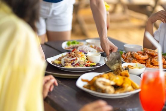 「食事のマナー」は国によってどれほど違う？ 世界の食文化を知れるマップが登場
