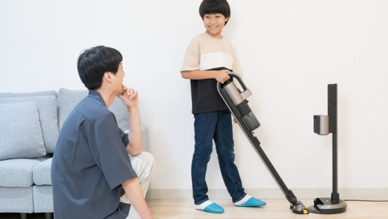 「家族で掃除したくなる工夫」が満載！ 三菱コードレススティッククリーナーが気持ちまでスッキリさせる秘密