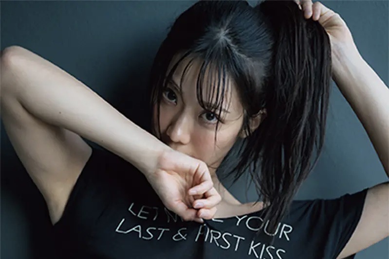 鈴木ふみ奈　布1枚だけをまとった神秘的ショットに美ヒップも…！最新写真集のタイトル決定＆先行カット第2弾解禁