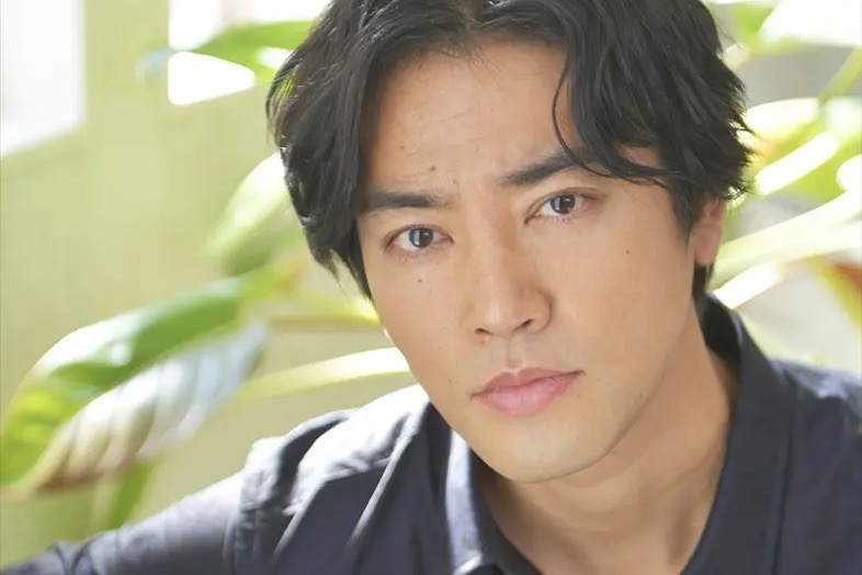 桐谷健太主演で誉田哲也の小説『Qrosの女』ドラマ化　敏腕週刊誌記者が“ゴシップの真実”に迫る【コメントあり】
