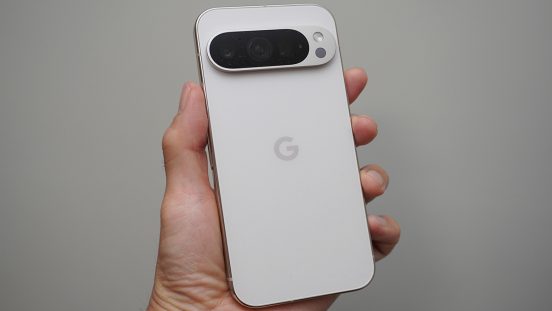 6.3インチの“片手持ちAIスマホ”「Google Pixel 9 Pro」発売！ カメラ性能はiPhone15 Proと比べてどう？