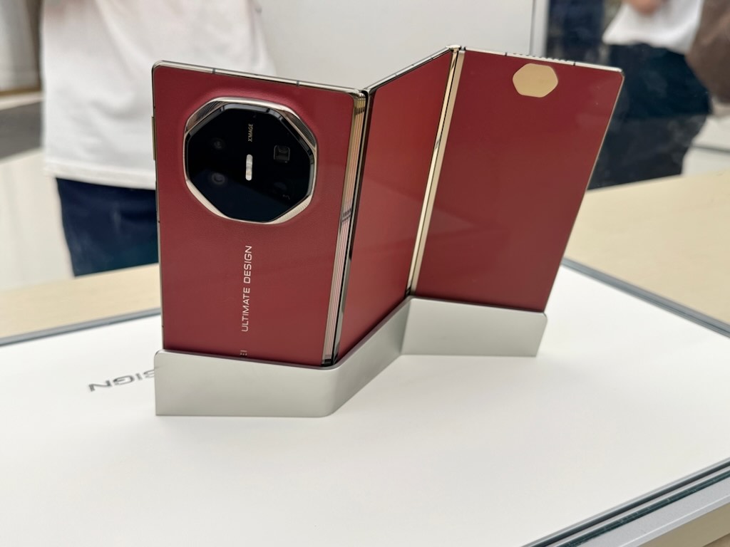 中国Honorの「三つ折りスマホ」、ファーウェイより薄くなる!?
